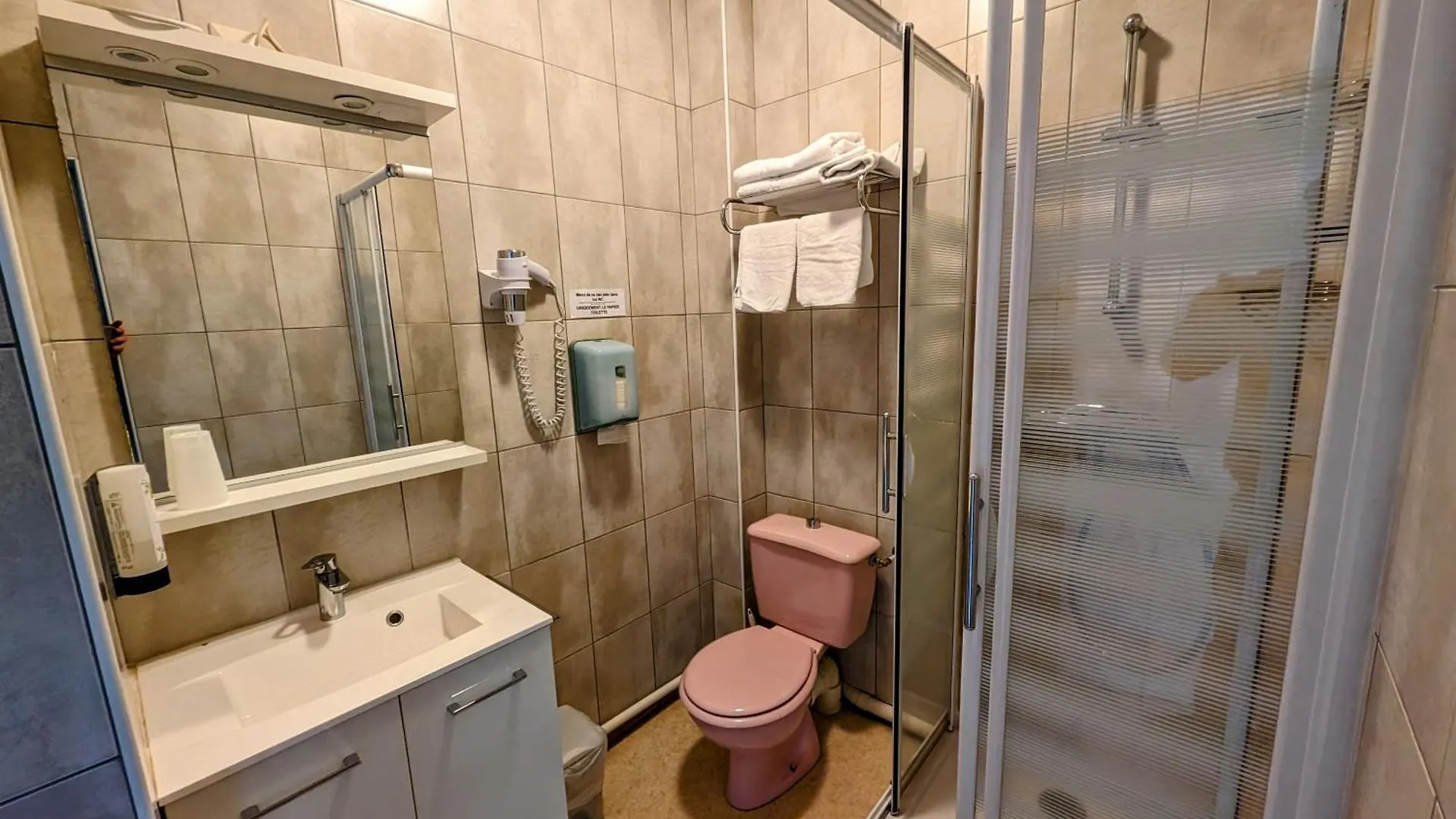 Logis Hotel Le Beau Site 2*, Chambon-sur-Lac France