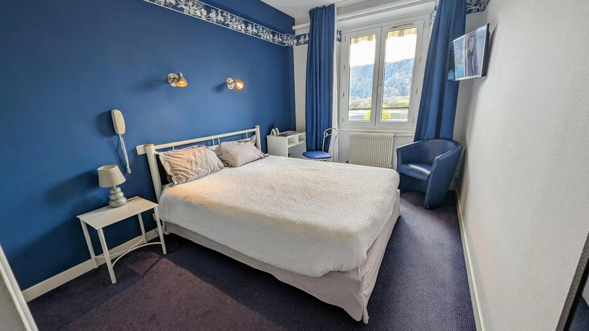 Logis Hotel Le Beau Site  Chambon-sur-Lac