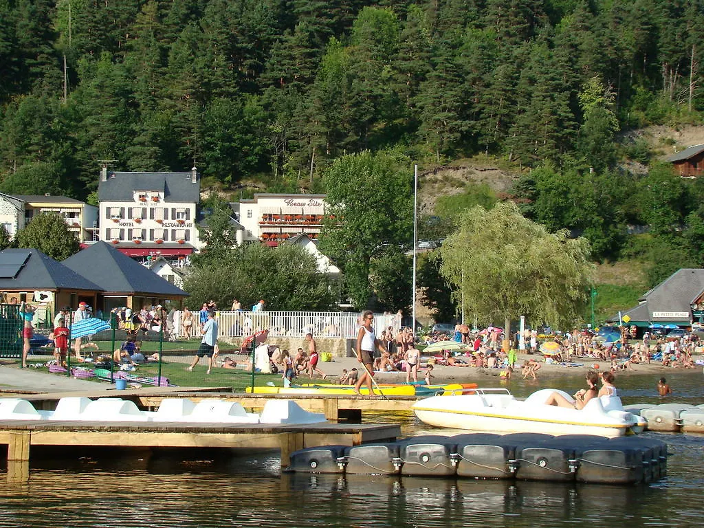 Logis Hotel Le Beau Site 2*, Chambon-sur-Lac