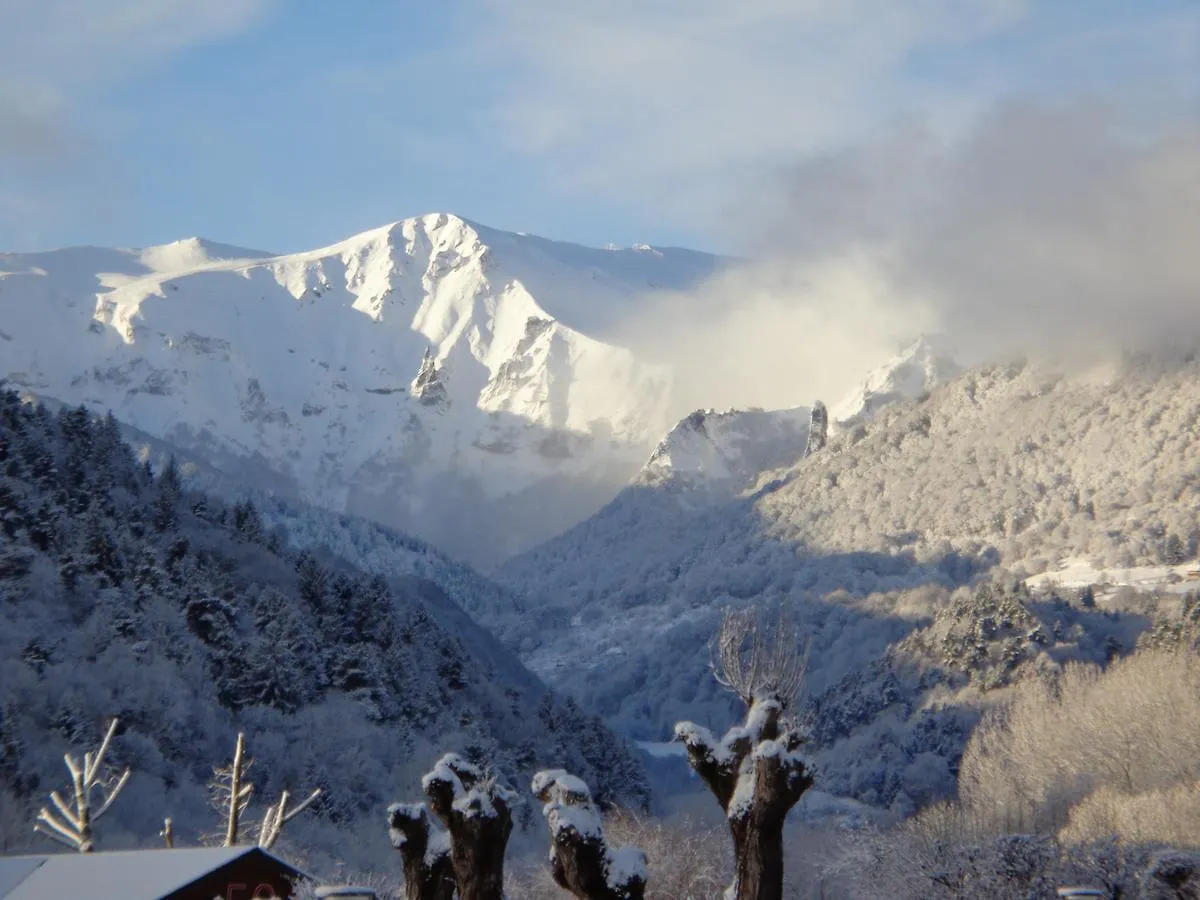 **  Logis Hotel Le Beau Site France