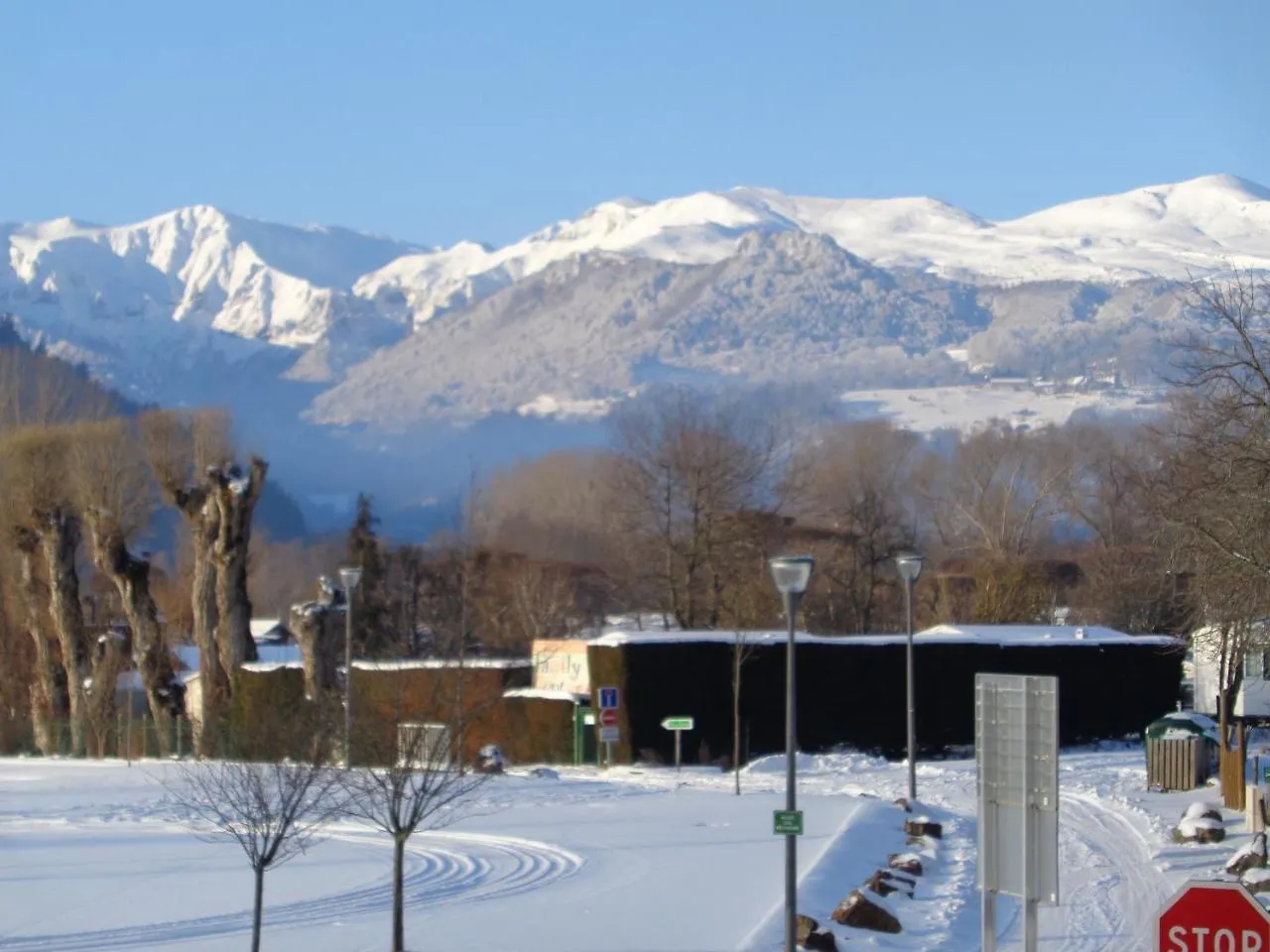 Logis Hotel Le Beau Site 2*, Chambon-sur-Lac France